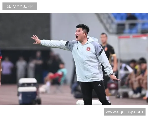 勇士队重振辉煌：从逆境中崛起，如何以团队协作铸就辉煌冠军之路